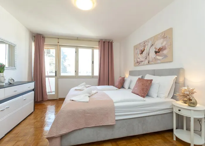 Frane 2Br Aparment Near Old Town